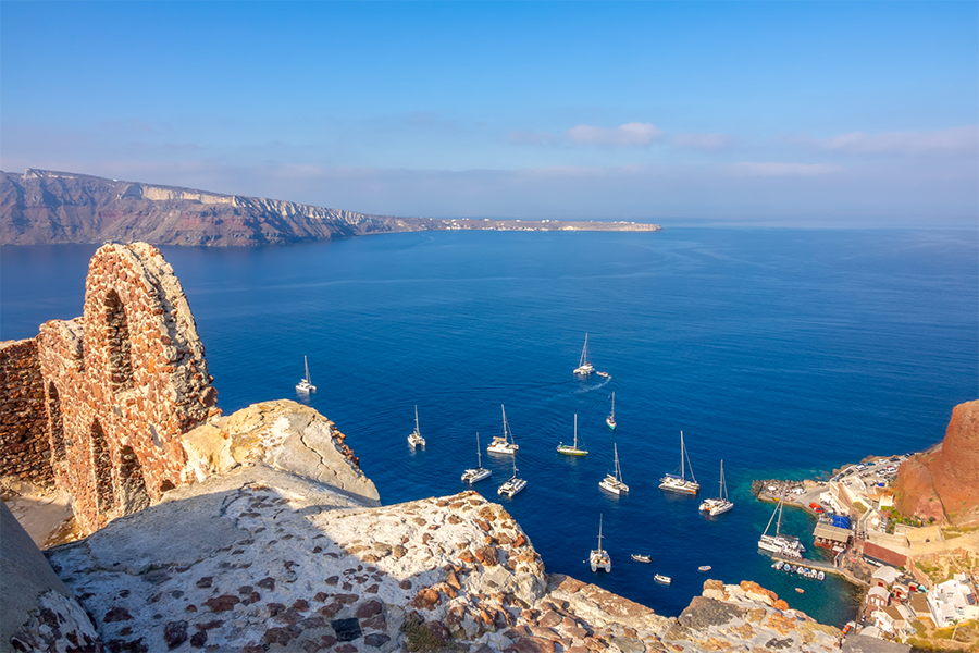 Sailing in Santorini: Exploring the Aegean’s Enchanting Waters