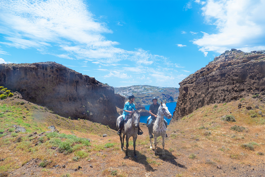4 Unforgettable Adventures in Santorini: Kayaking, Yoga, Horse Riding and e-Bike